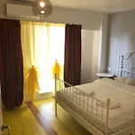 アパート 6 *